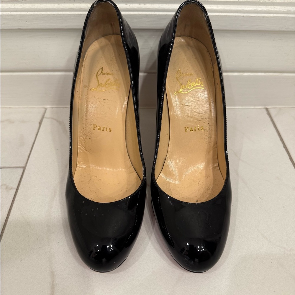 Louboutin Round Toe pumps